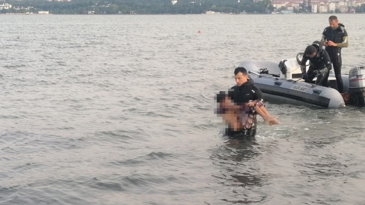 Arkadaşları İle Girdiği Denizde Kaybolan Çocuğun Cansız Bedenine Ulaşıldı