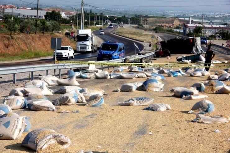 Kamyonla Traktör Çarpıştı: 1 Ölü, 1 Ağır Yaralı