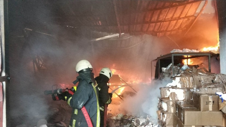 Samsun’da İş Yeri Alev Alev Yanıyor