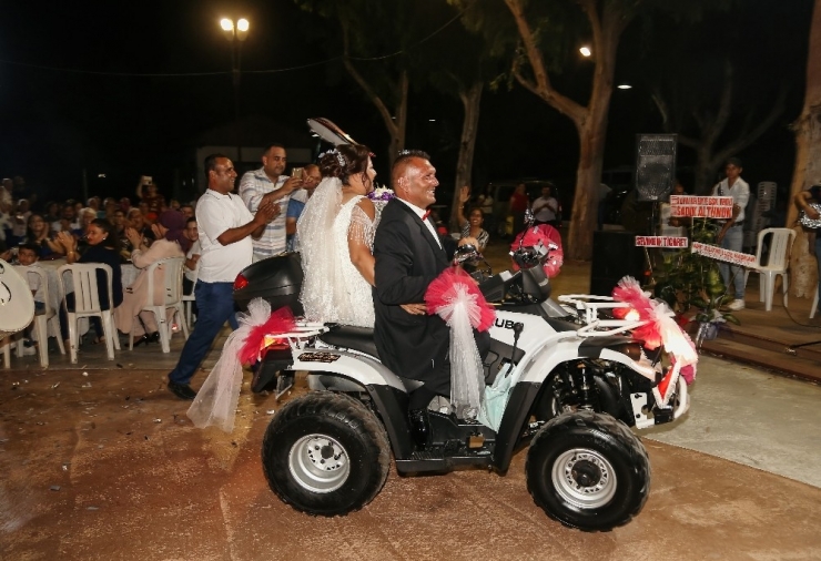 Ses Tonuna Aşık Olduğu Engelliyle Evlendi