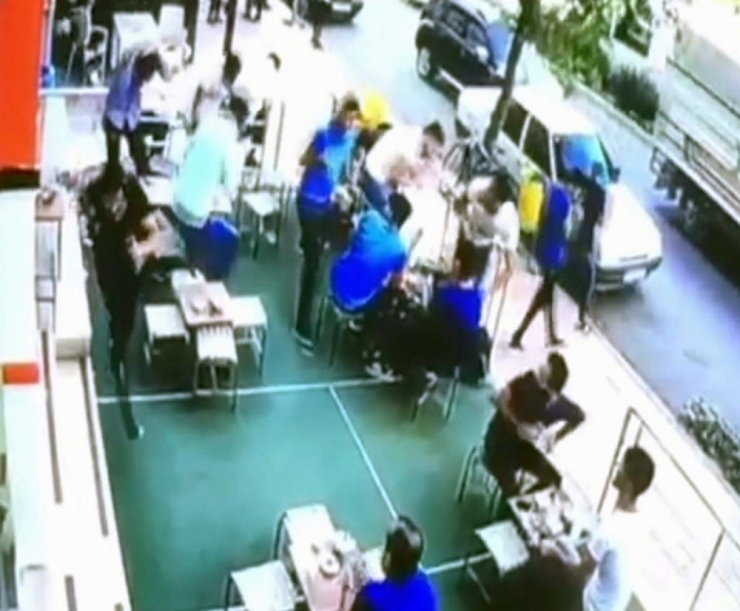 Siirt’te Müşterilerin Üzerine Cam Parçaları Düştü