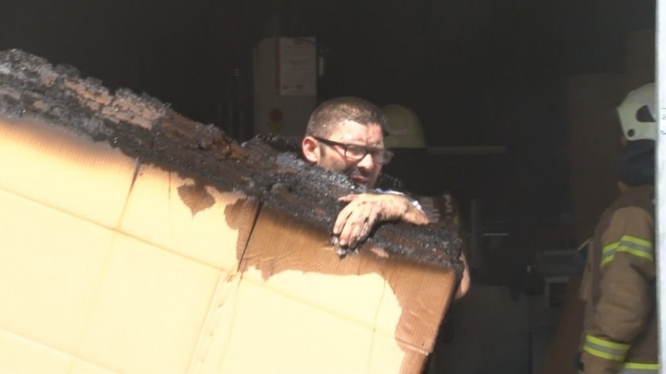 Sultangazi’de Karton Atölyesinde Yangın