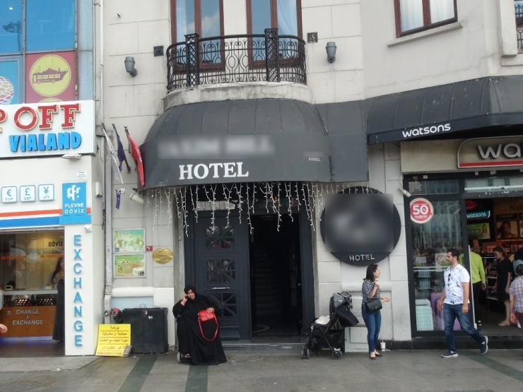 Taksim’de Bir Kadının Yardım Çığlıkları Kameralara Yansıdı