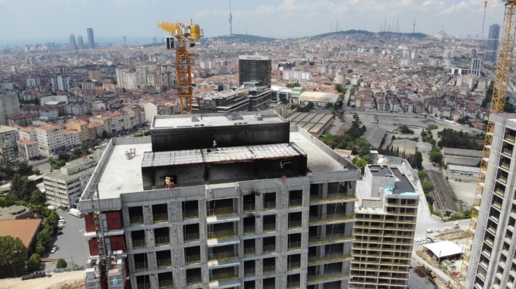 Ümraniye’de Yangın Çıkan 29 Katlı Bina Havadan Görüntülendi