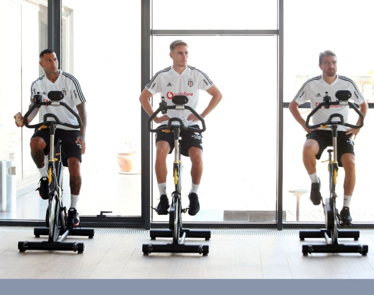 Beşiktaş Salonda Çalıştı