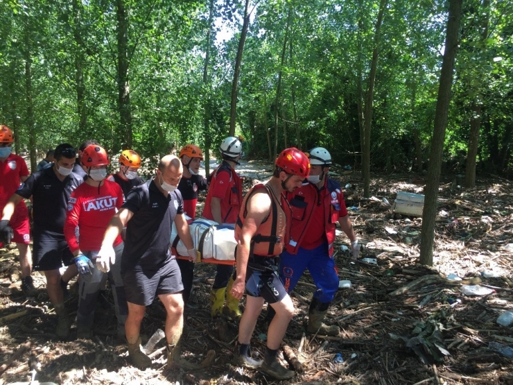 Selde Hayatını Kaybeden Baba İle Henüz Bulunamayan Oğlunun Son Fotoğrafları Ortaya Çıktı