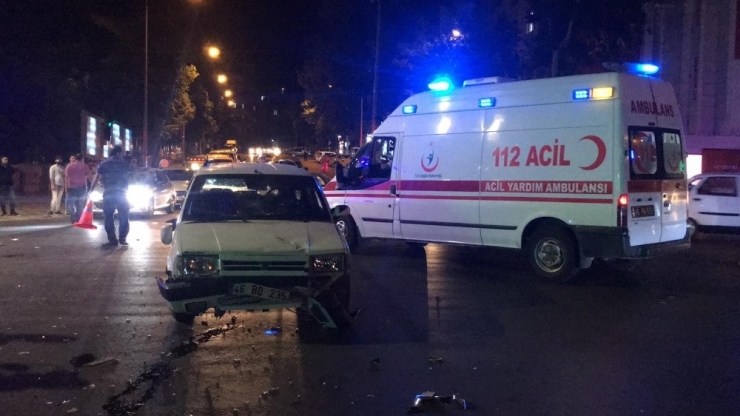 Kahramanmaraş’ta Elektrikli Bisiklet İle Otomobil Çarpıştı: 3 Yaralı