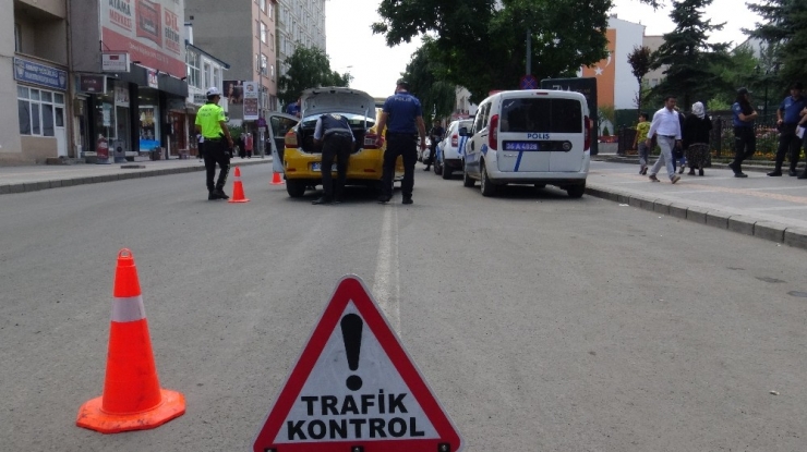 Kars’ta Ticari Taksilere Denetim