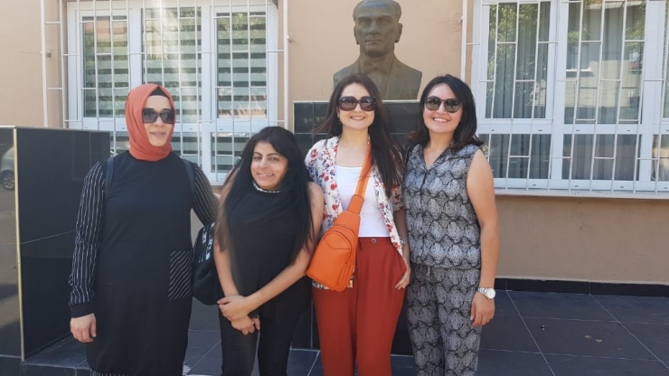 Zaman Onları Ayırdığı Gibi Bir Araya Da Getirdi