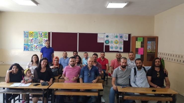 Zaman Onları Ayırdığı Gibi Bir Araya Da Getirdi