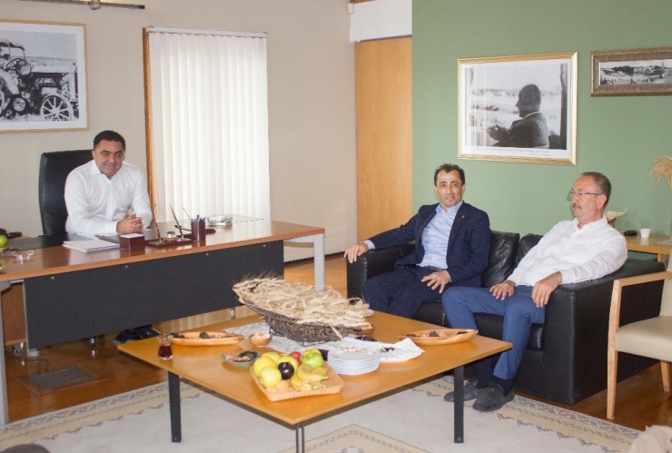 Ak Parti Yöneticileri Çiftçinin Hükümetten Beklentilerini Dinledi