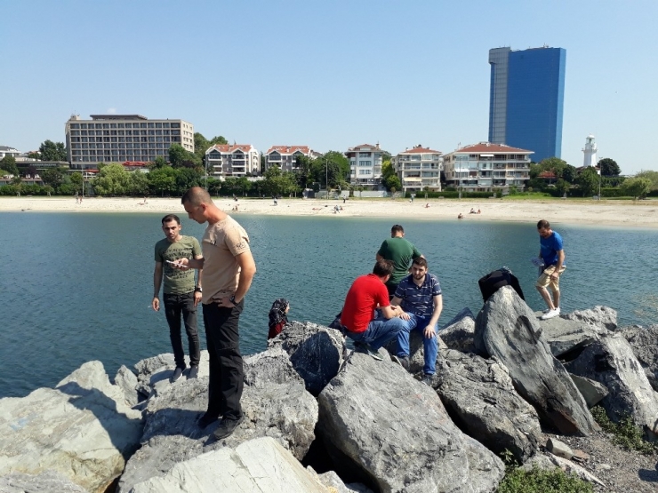 Yeşilköy’de Denize Girdikten Sonra Kaybolan Genç Aranıyor