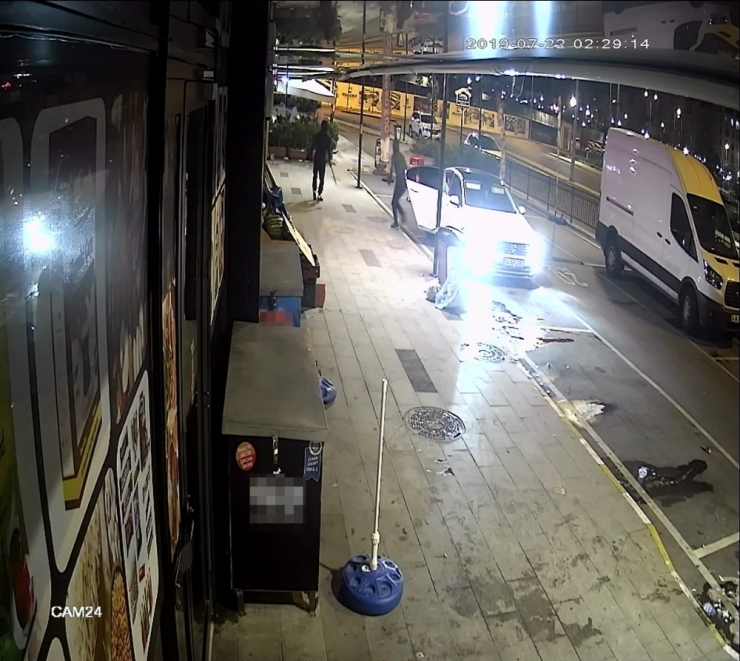 Pişkin Hırsızlar Vatandaşları Döner Bıçağıyla Kovaladı