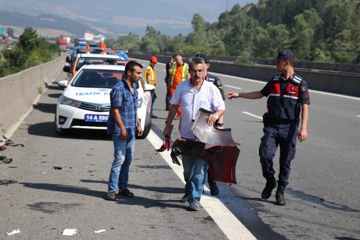 Tıra Arkadan Çarpan Otomobil Hurdaya Döndü: 2 Yaralı