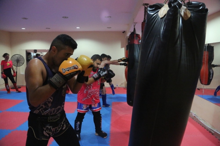 Erdemli Belediyesi’nden Muay Thai Eğitimi