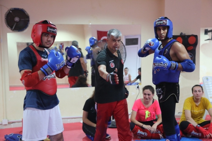 Erdemli Belediyesi’nden Muay Thai Eğitimi