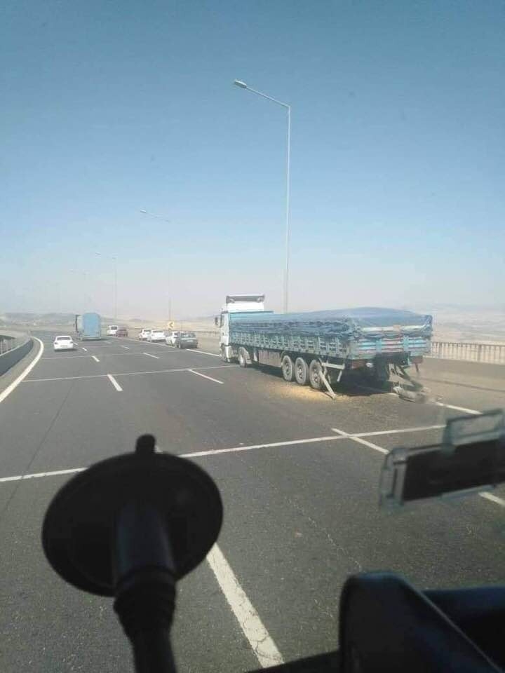 Nurdağı’nda İki Tır Çarpıştı: 1 Yaralı