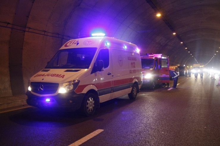 Tır’a Arkadan Çarpan Aracın Sürücüsü Öldü