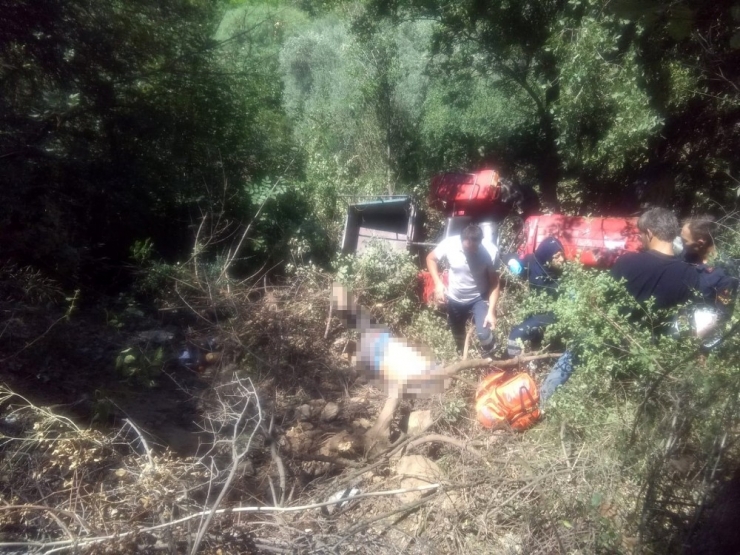 İzmir’de Traktör Devrildi: 1 Ölü