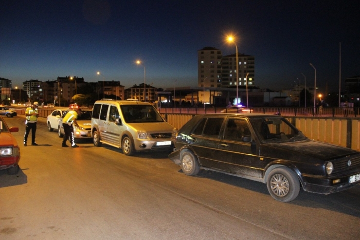 Köprülü Kavşakta Zincirleme Kaza: 2 Yaralı