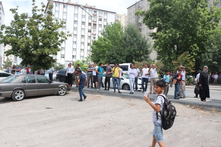 Metruk Binada Çıkan Yangını İtfaiye Söndürdü