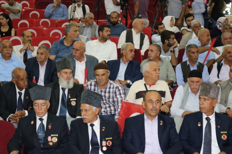 Kıbrıs Gazilerine Madalyaları Verildi