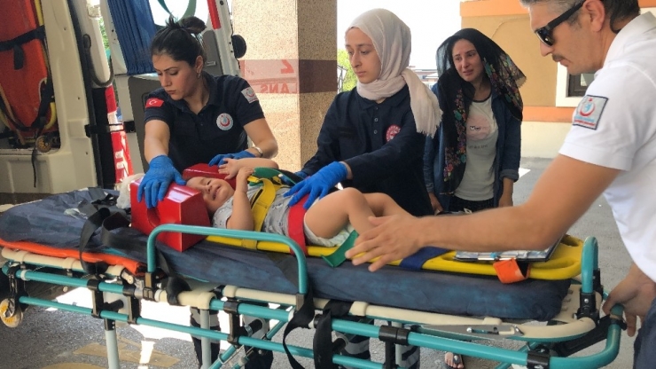 Balkondan Düşen 2 Yaşındaki Çocuk Yaralandı