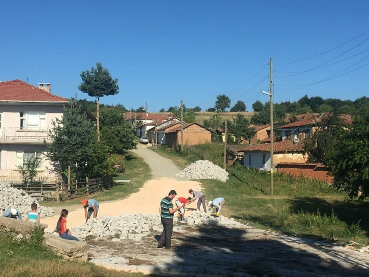 Pazaryeri’nin Köylerinde Eksik Parke Taşları Döşenmeye Başladı