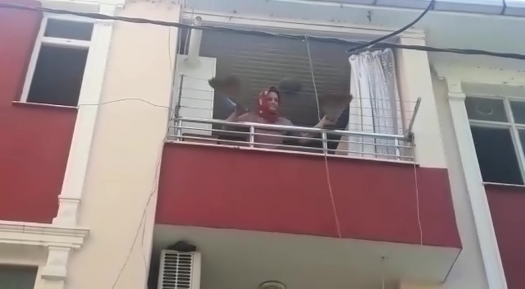 Sinir Krizi Geçiren Kadın Evi Yaktı