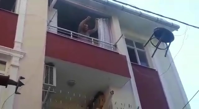 Sinir Krizi Geçiren Kadın Evi Yaktı