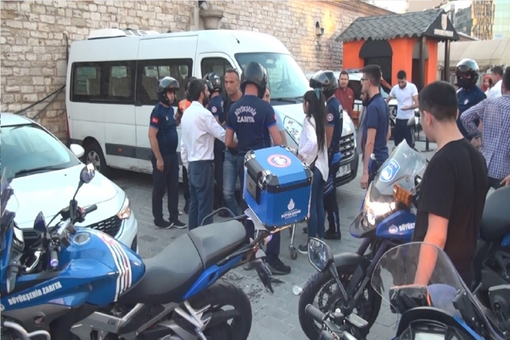 Taksim’de İbb Zabıtasından Seyyar Satıcılara Sert Müdahale