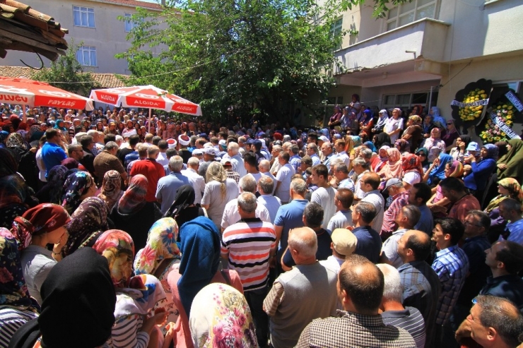 Edirne’deki Kazada Hayatını Kaybeden Aile Toprağa Verildi