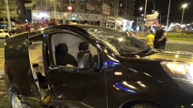 Diyarbakır’da Trafik Kazası: 2 Yaralı