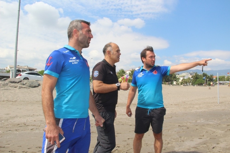 Boğulma Tehlikesi Geçiren 3 Kişiyi Cankurtaranlar Kurtardı