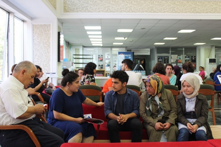 Üniversite Adaylarına Uyarı: "Seçeceğiniz Meslek Sadece Bugünün Mesleği Olmasın"