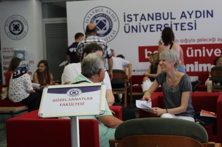 Üniversite Adaylarına Uyarı: "Seçeceğiniz Meslek Sadece Bugünün Mesleği Olmasın"