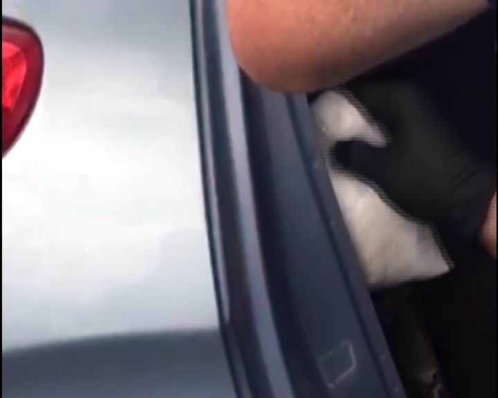 Uyuşturucuyu Yakalatmamak İçin Arka Koltuklara Zulaladılar