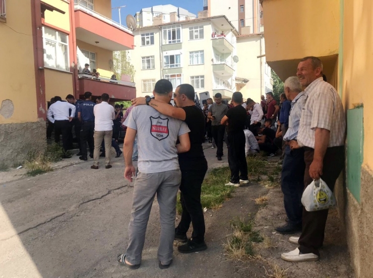 2 Gün Önce Evlenen Şahıs Evde Asılı Bulundu