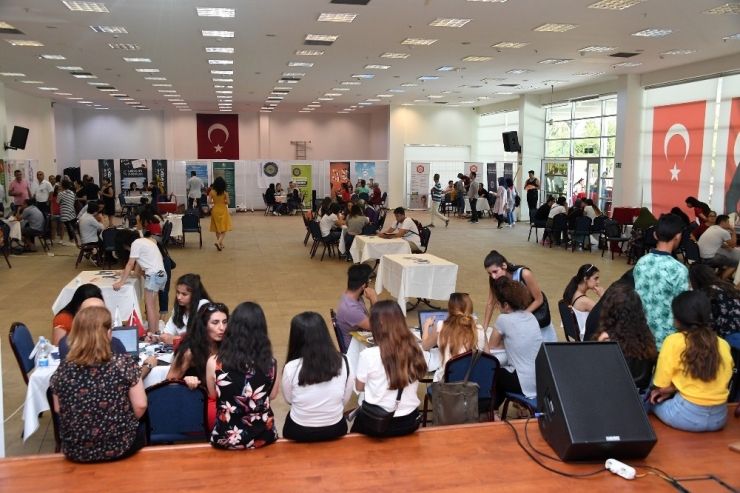 Mersin’de Gençlere Üniversite Tercihinde Belediye Desteği