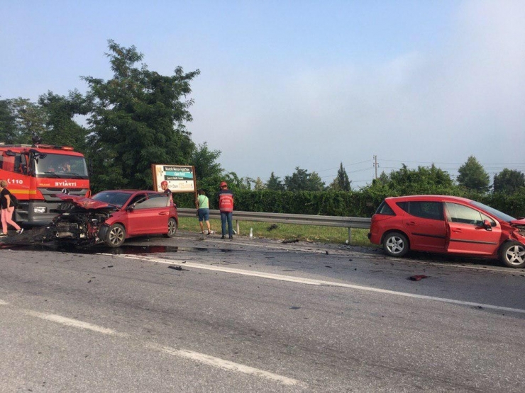 Sakarya’da İki Otomobil Çarpıştı: 1 Yaralı