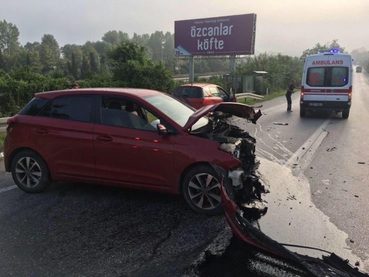 Sakarya’da İki Otomobil Çarpıştı: 1 Yaralı