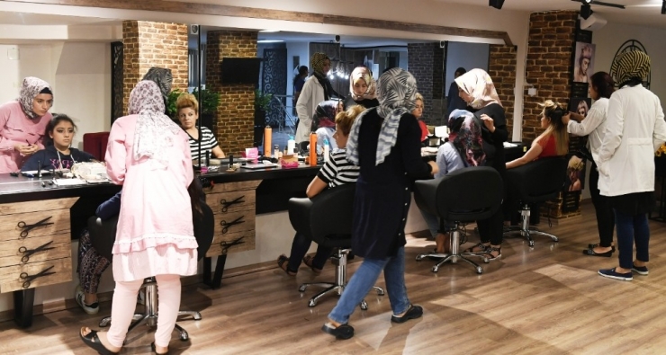 Şanlıurfalı Kadınlar Destek Merkezlerinde Kurs Görüyor