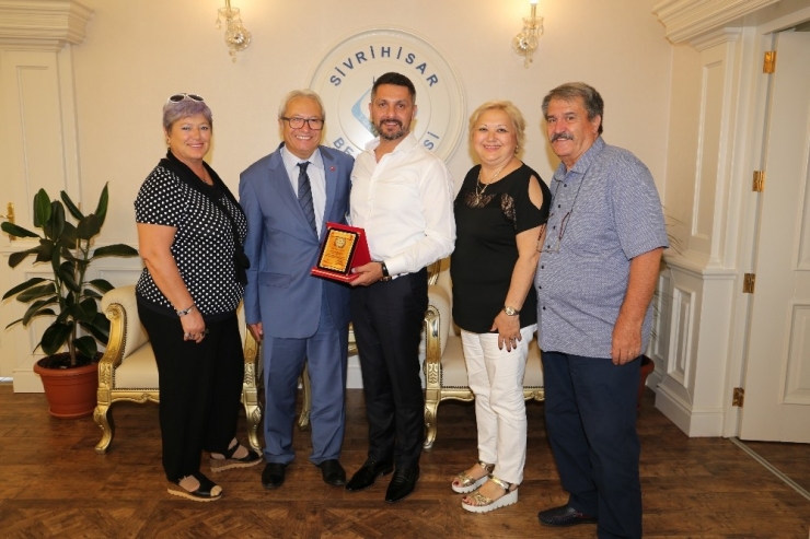 Yüzügüllü, Yılın Başarılı Belediye Başkanı Seçildi