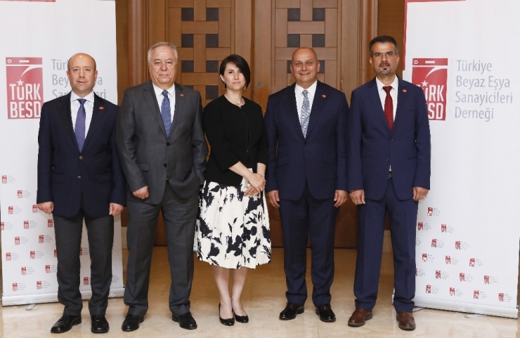 Beyaz Eşyada Yıl Sonu Yüzde 15 Daralma Bekleniyor