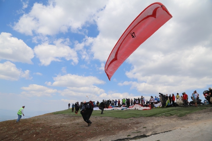 Türkiye Yamaç Paraşütü Mesafe Şampiyonası Denizli’de Yapılacak