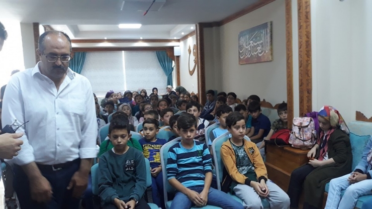 Yaz Kur’an Kursu Öğrencilerine Şehitlik Anlatıldı