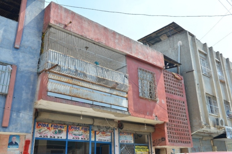 6 Aylık Bebeğiyle 2 Çocuğunu Evde Bırakıp Gezmeye Gitti