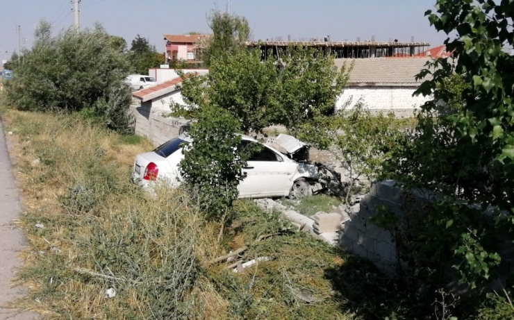 Otomobil Kırmızı Işıkta Geçen Motosiklete Çarptı: 4 Yaralı