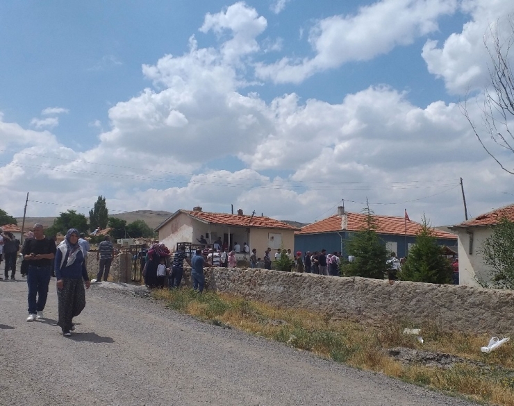 Çocuk Damat Toprağa Verildi