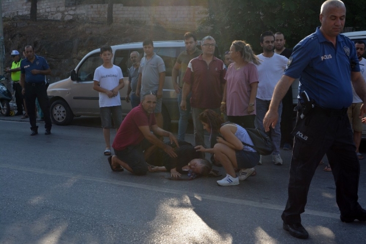 Vicdansız Motosiklet Sürücüsü Yaşlı Kadına Çarpıp Kaçtı